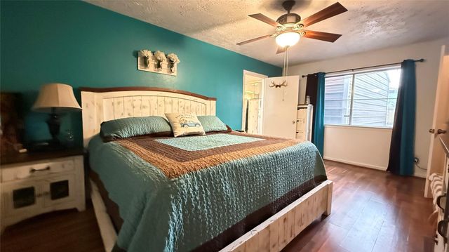430 Enfield Drive, Highlands, TX 77562