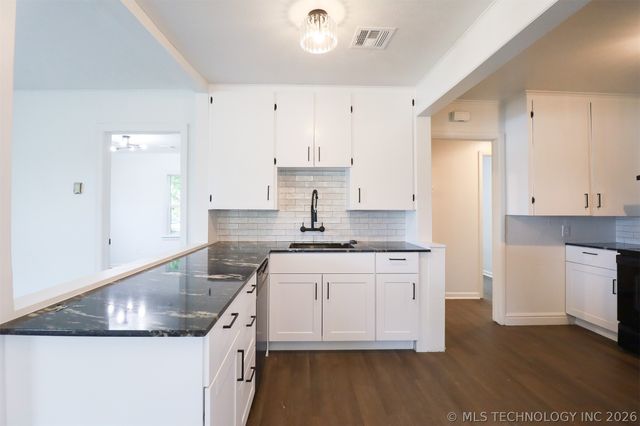 1008 E King Place, Tulsa, OK 74106