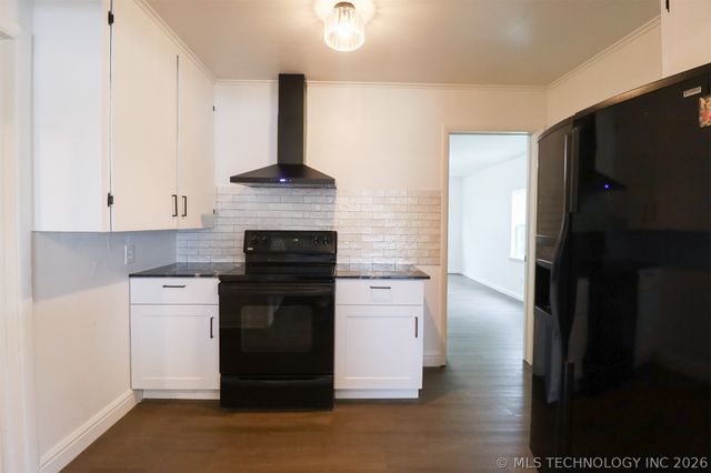 1008 E King Place, Tulsa, OK 74106