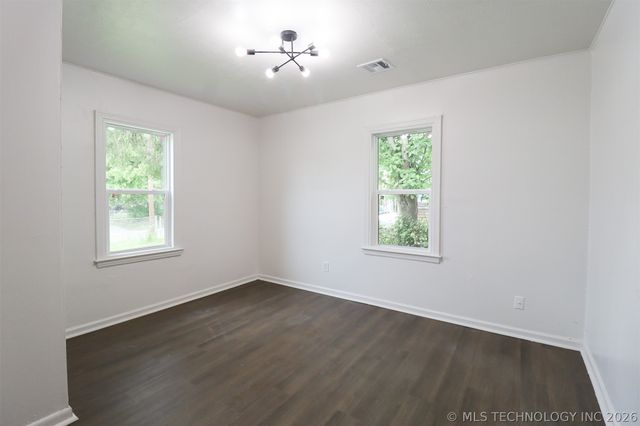 1008 E King Place, Tulsa, OK 74106