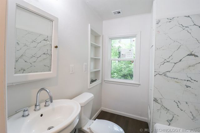 1008 E King Place, Tulsa, OK 74106