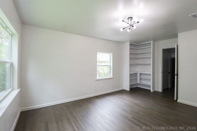 1008 E King Place, Tulsa, OK 74106