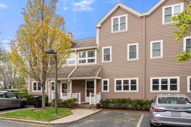 6 Locust Ln 2, Watertown, MA 02472
