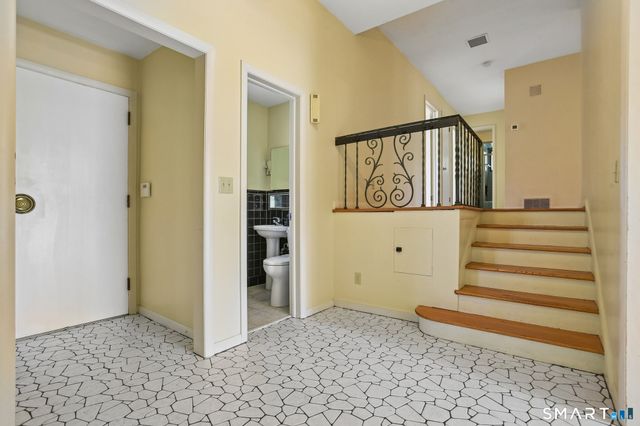 104 Knollwood Drive, New Haven, CT 06515