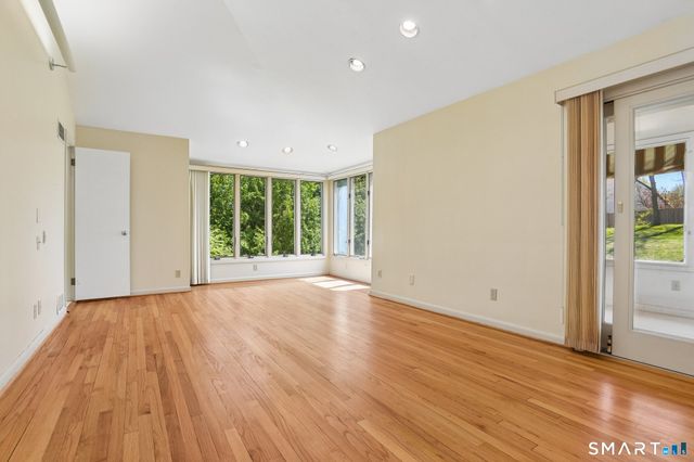 104 Knollwood Drive, New Haven, CT 06515