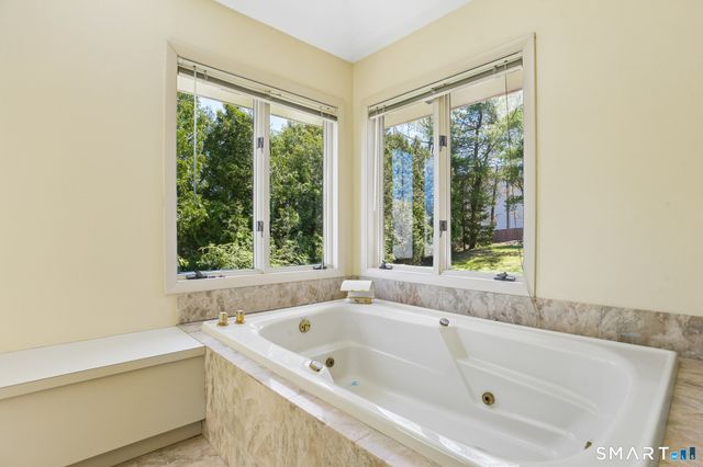 104 Knollwood Drive, New Haven, CT 06515
