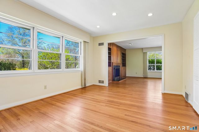104 Knollwood Drive, New Haven, CT 06515