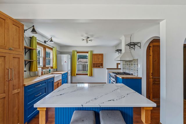 1712 Big Island Parkway, Rock Island, IL 60201