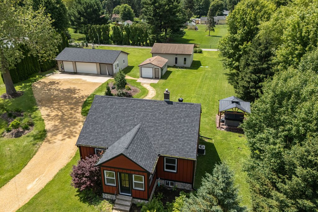 1712 Big Island Parkway, Rock Island, IL 60201