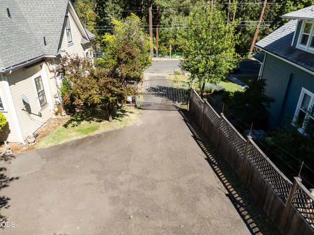 143 Granite Street, Ashland, OR 97520