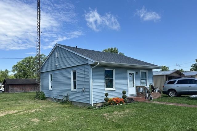 415 S PARK Street, Sesser, IL 62884