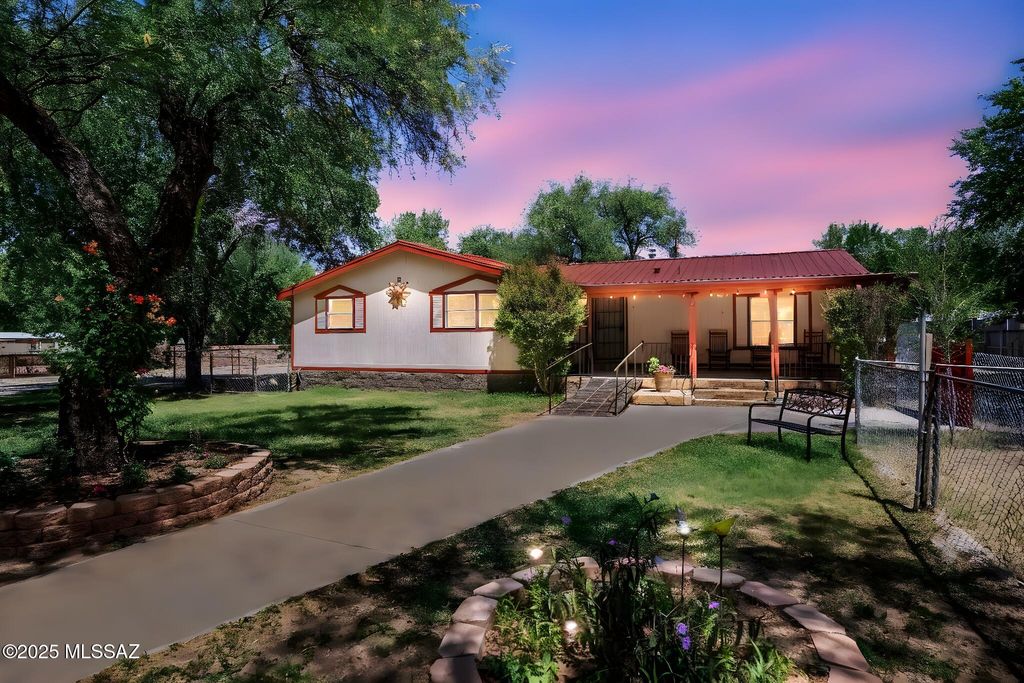 296 Pennsylvania Avenue, Patagonia, AZ 85624