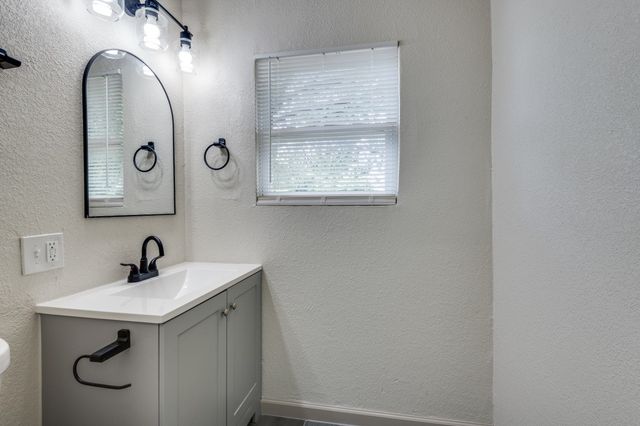 525 Harmon Road, Hurst, TX 76053