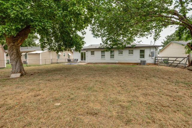 525 Harmon Road, Hurst, TX 76053