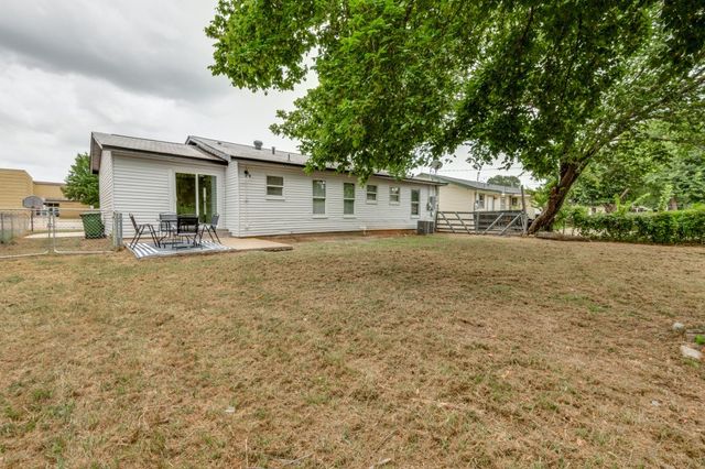 525 Harmon Road, Hurst, TX 76053