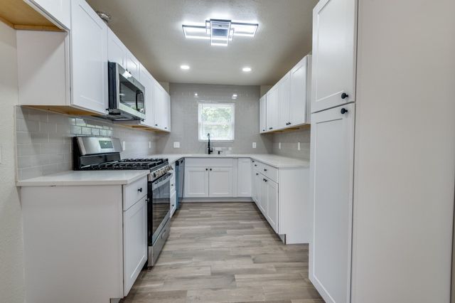 525 Harmon Road, Hurst, TX 76053