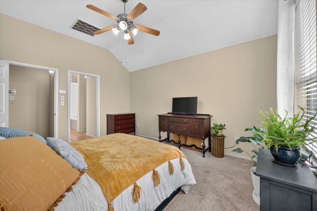 5717 Southern Hills Drive, North Richland Hills, TX 76180