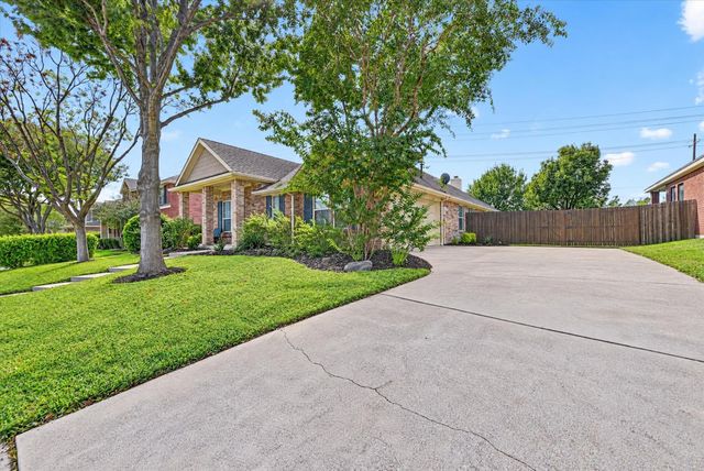 5717 Southern Hills Drive, North Richland Hills, TX 76180
