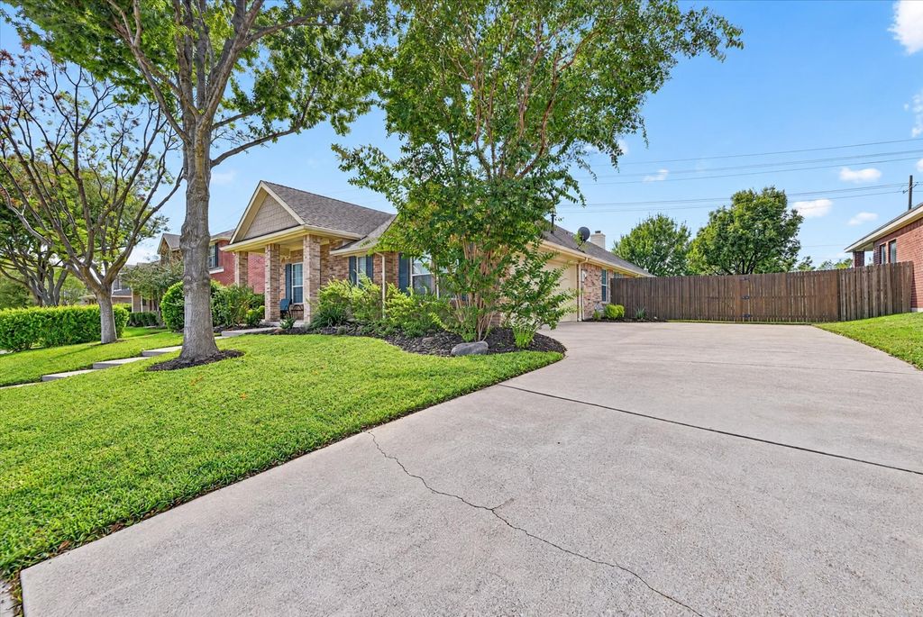 5717 Southern Hills Drive, North Richland Hills, TX 76180 — photo 5