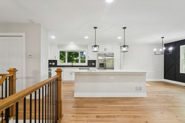 1420 Hassell Road, Hoffman Estates, IL 60169