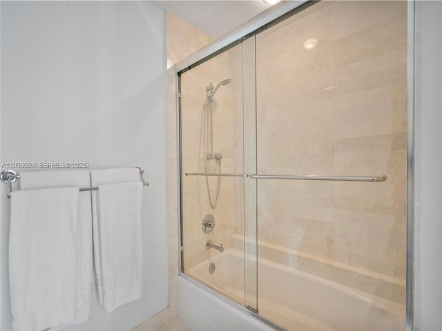 17301 Biscayne Blvd 1105, North Miami Beach, FL 33160