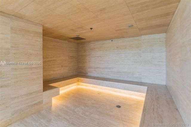 17301 Biscayne Blvd 1105, North Miami Beach, FL 33160