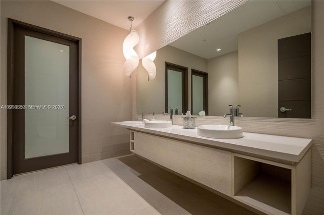 17301 Biscayne Blvd 1105, North Miami Beach, FL 33160