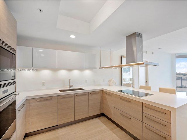 17301 Biscayne Blvd 1105, North Miami Beach, FL 33160