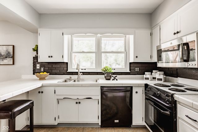 10560 Greentree Drive, Carmel, IN 46032