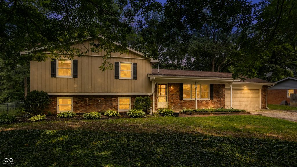 10560 Greentree Drive, Carmel, IN 46032