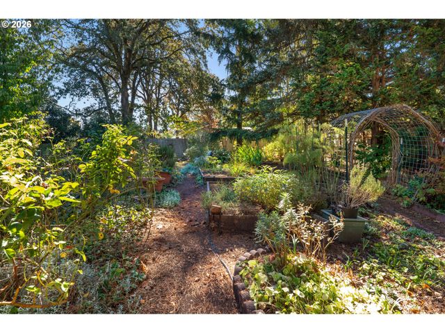 225 ALLENDALE Ct, St Helens, OR 97051