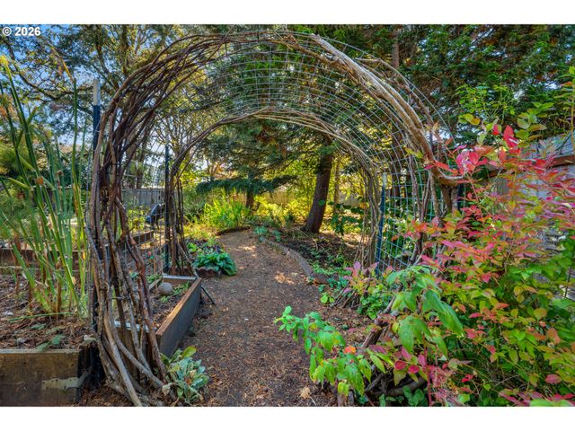 225 ALLENDALE Ct, St Helens, OR 97051