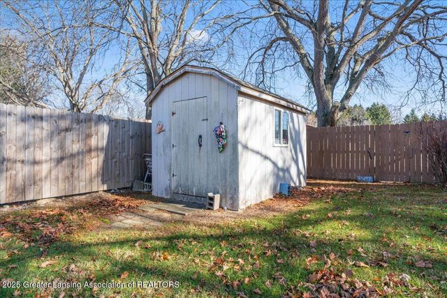 1972 Gunn Road, Holt, MI 48842