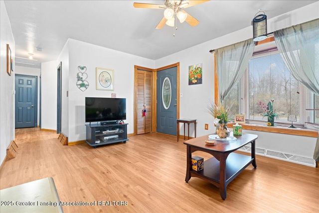 1972 Gunn Road, Holt, MI 48842