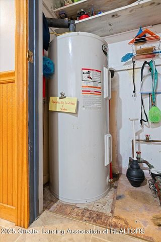 1972 Gunn Road, Holt, MI 48842