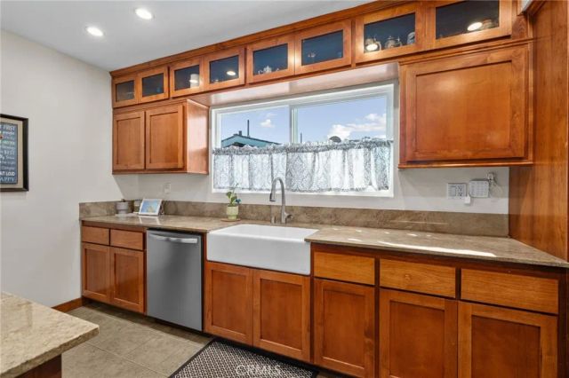 519 N 8th, Upland, CA 91786