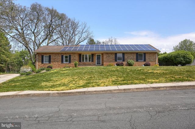 313 CROGHAN DR, Carlisle, PA 17013