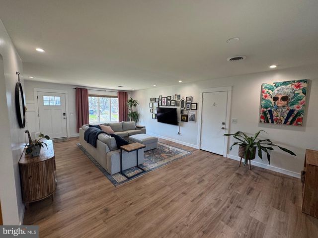 313 CROGHAN DR, Carlisle, PA 17013