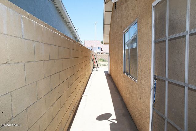 567 E Avenue J9, Lancaster, CA 93535