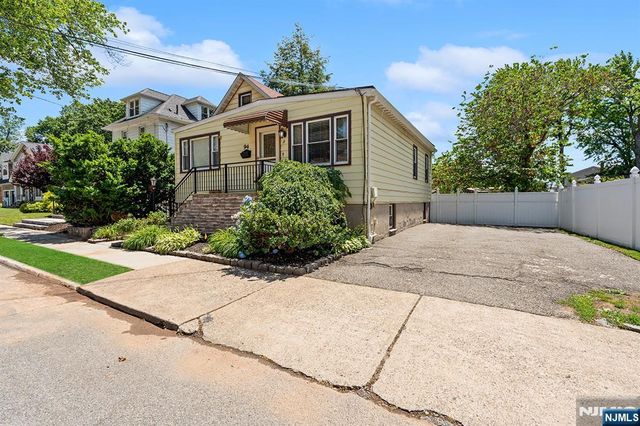 94 Phelps Avenue, Bergenfield, NJ 07621