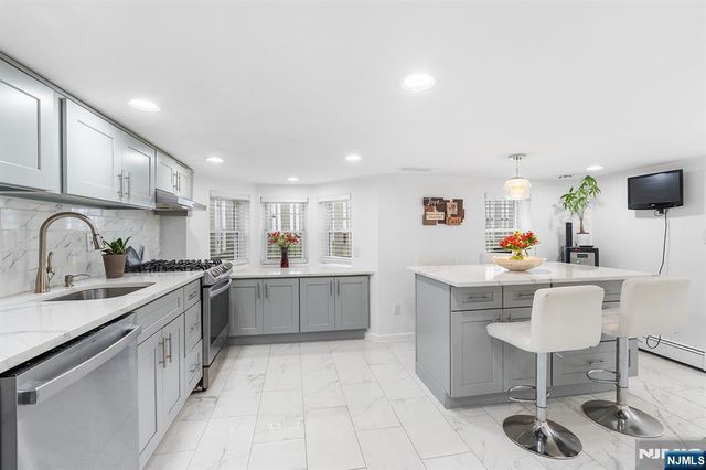 94 Phelps Avenue, Bergenfield, NJ 07621