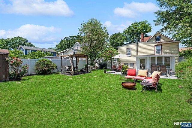 94 Phelps Avenue, Bergenfield, NJ 07621