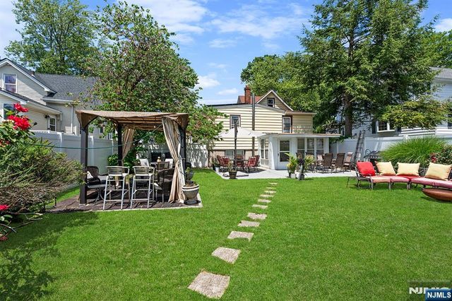 94 Phelps Avenue, Bergenfield, NJ 07621