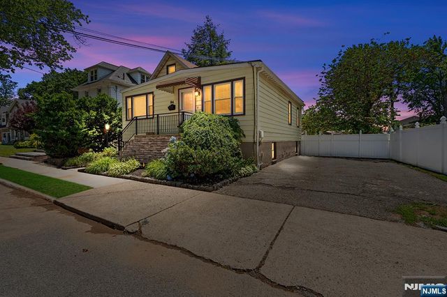 94 Phelps Avenue, Bergenfield, NJ 07621