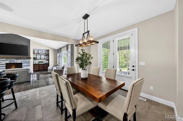 740 Crown Pointe Farms, Defiance, MO 63341
