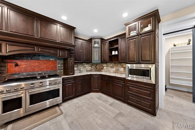 740 Crown Pointe Farms, Defiance, MO 63341