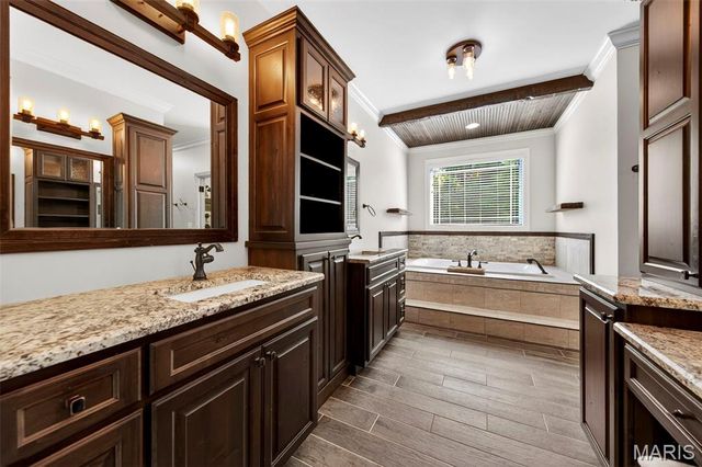 740 Crown Pointe Farms, Defiance, MO 63341