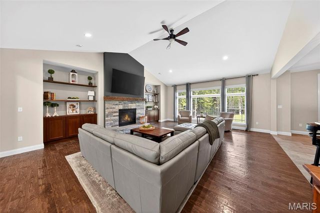 740 Crown Pointe Farms, Defiance, MO 63341
