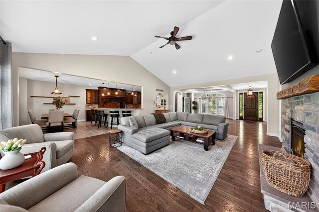 740 Crown Pointe Farms, Defiance, MO 63341