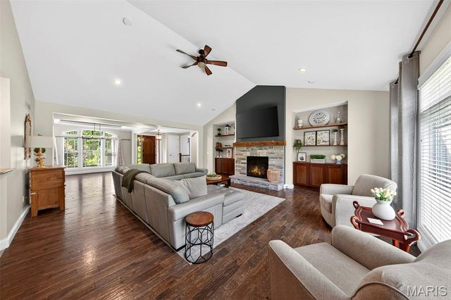 740 Crown Pointe Farms, Defiance, MO 63341